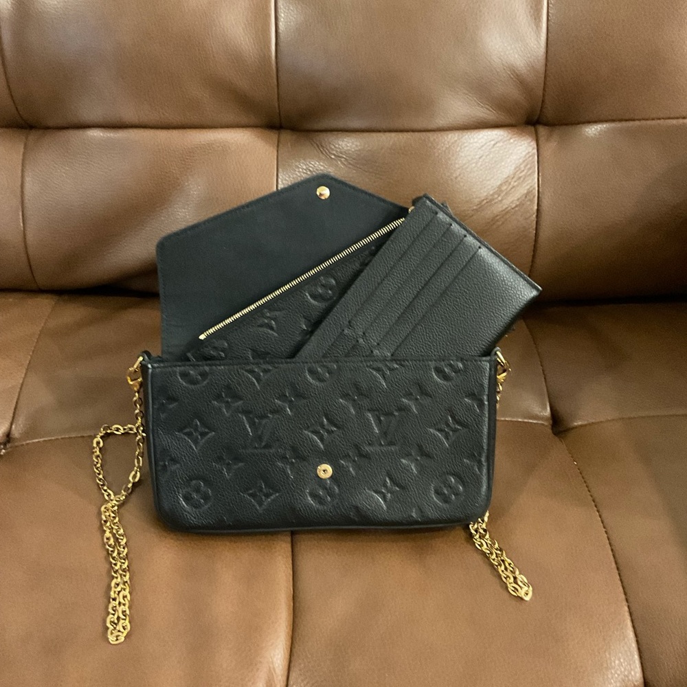 Louie Vuitton crossbody Purse